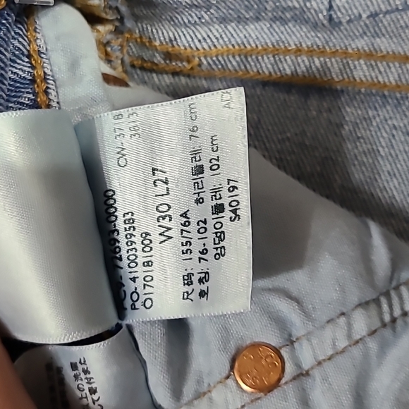 Women's Ribcage Levi's size 30 waist, 27 length - Picture 4 of 8